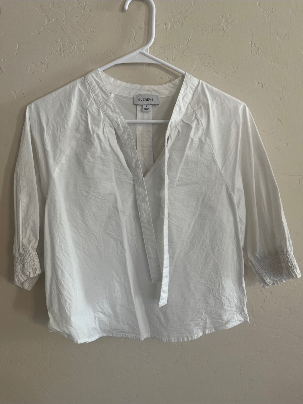 Evereve White V-Neck Tie Blouse with Smocked Sleeves